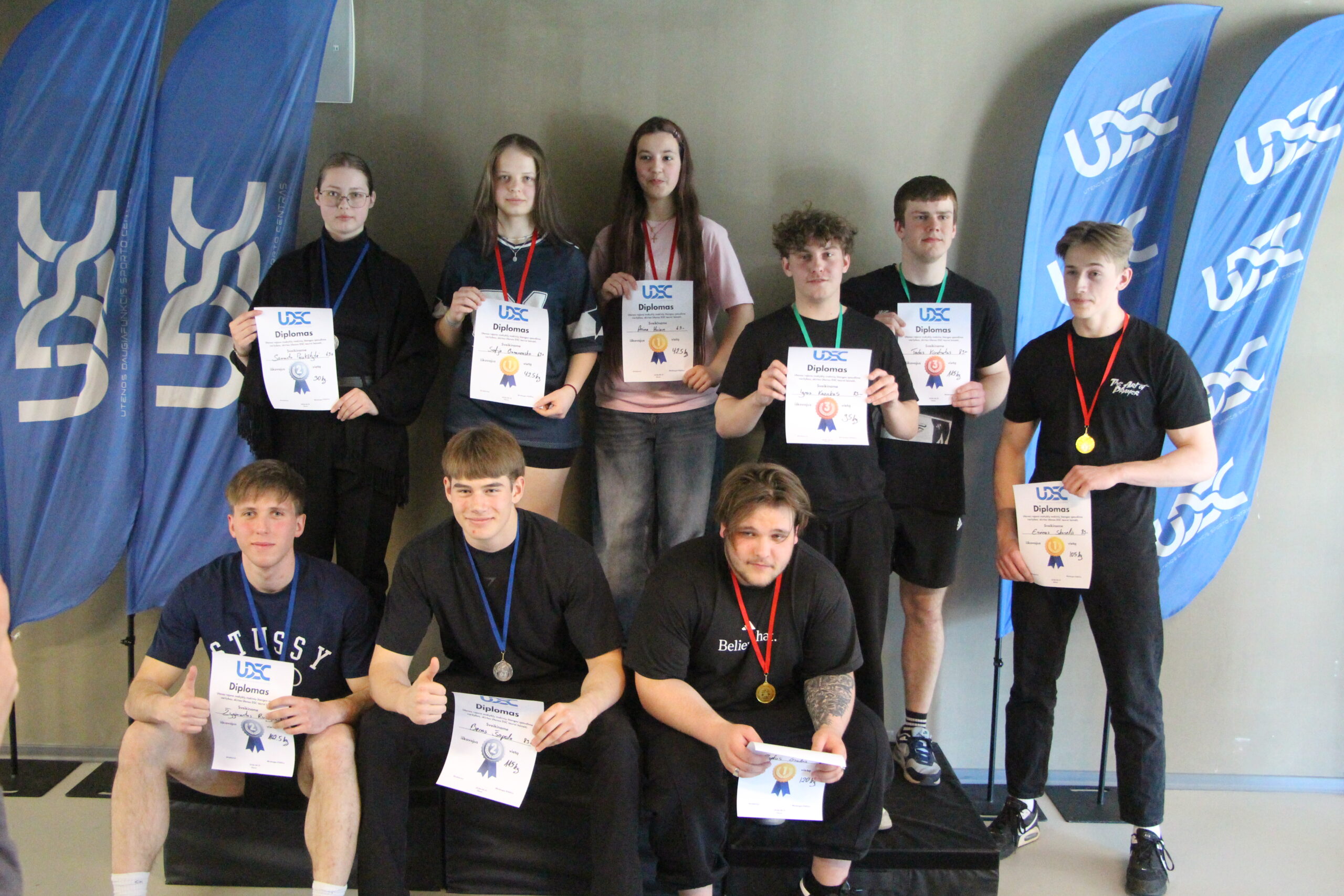 Šiandien vyko Utenos r. mokyklų mokinių štangos spaudimo varžybos, skirtos Utenos DSC taurei laimėti