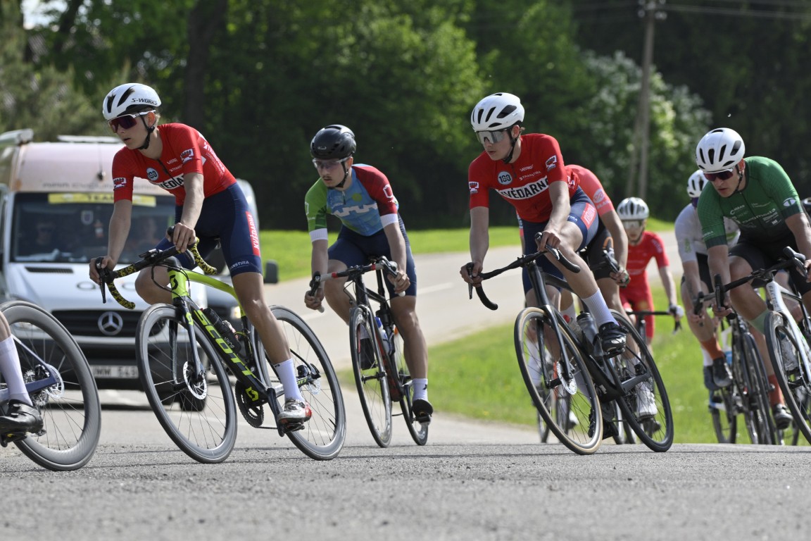 Grupinės lenktynės Atvirose Utenos dviračių sporto pavasario pirmenybėse, skirtose Utenos DSC ir LSD „Žalgiris“ Utenos RT prizams laimėti